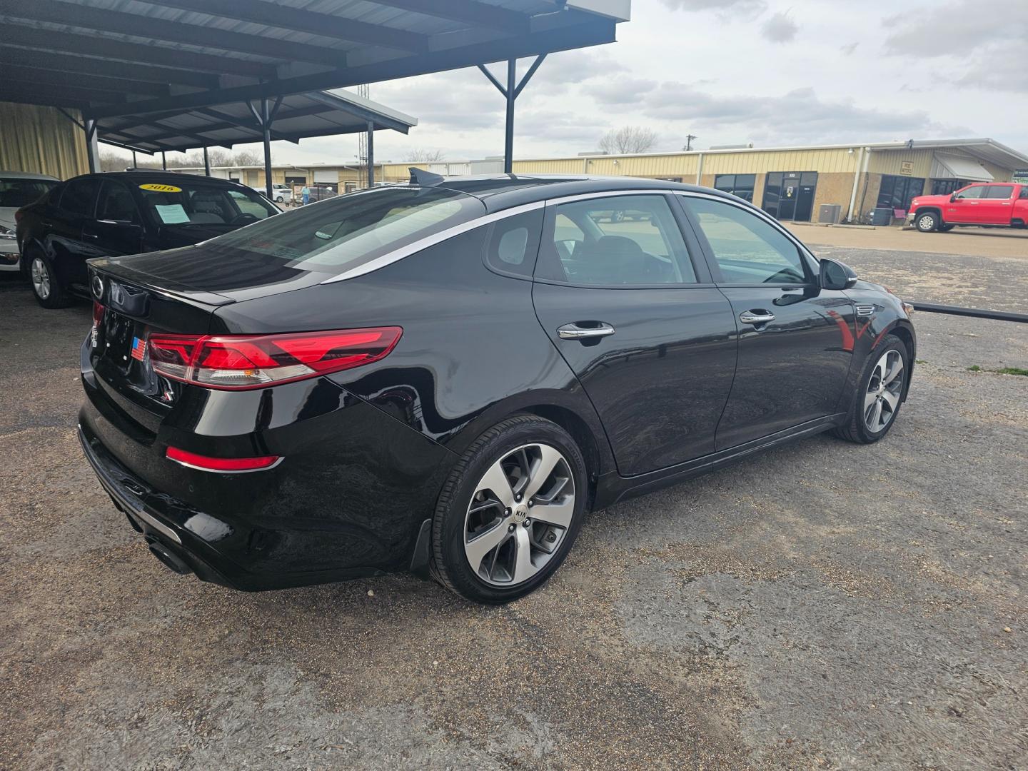 2019 BLACK Kia Optima LX (5XXGT4L36KG) with an 2.4L L4 DOHC 16V engine, 6A transmission, located at 533 S Seven Points BLVD, Seven Points, TX, 75143, (430) 255-4030, 32.313999, -96.209351 - Photo#2